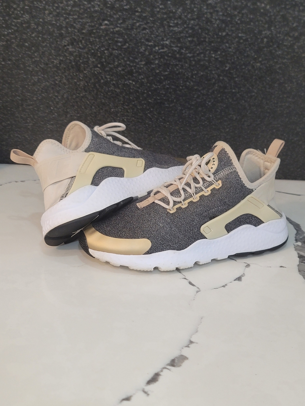 Nike Air Huarache Run Ultra SE "Grey/Gold" Wmns 9 Great Condition. Ships Today